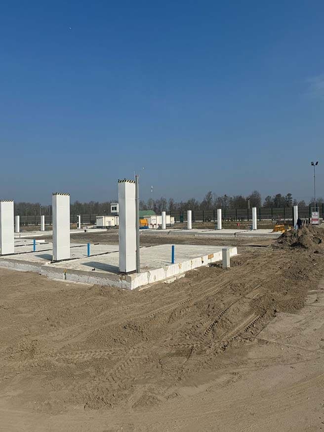 Bouwplaats met nutsvoorzieningen en grondwerk