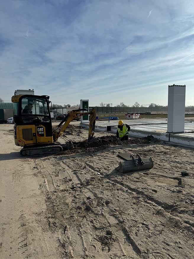Graafwerk met minigraver op bouwlocatie